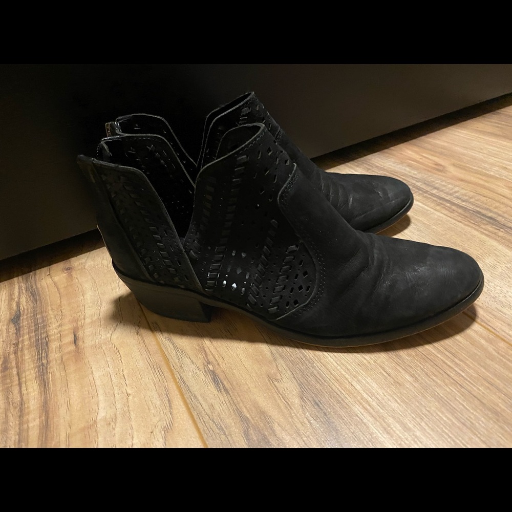 Vince Camuto Prasata Booties